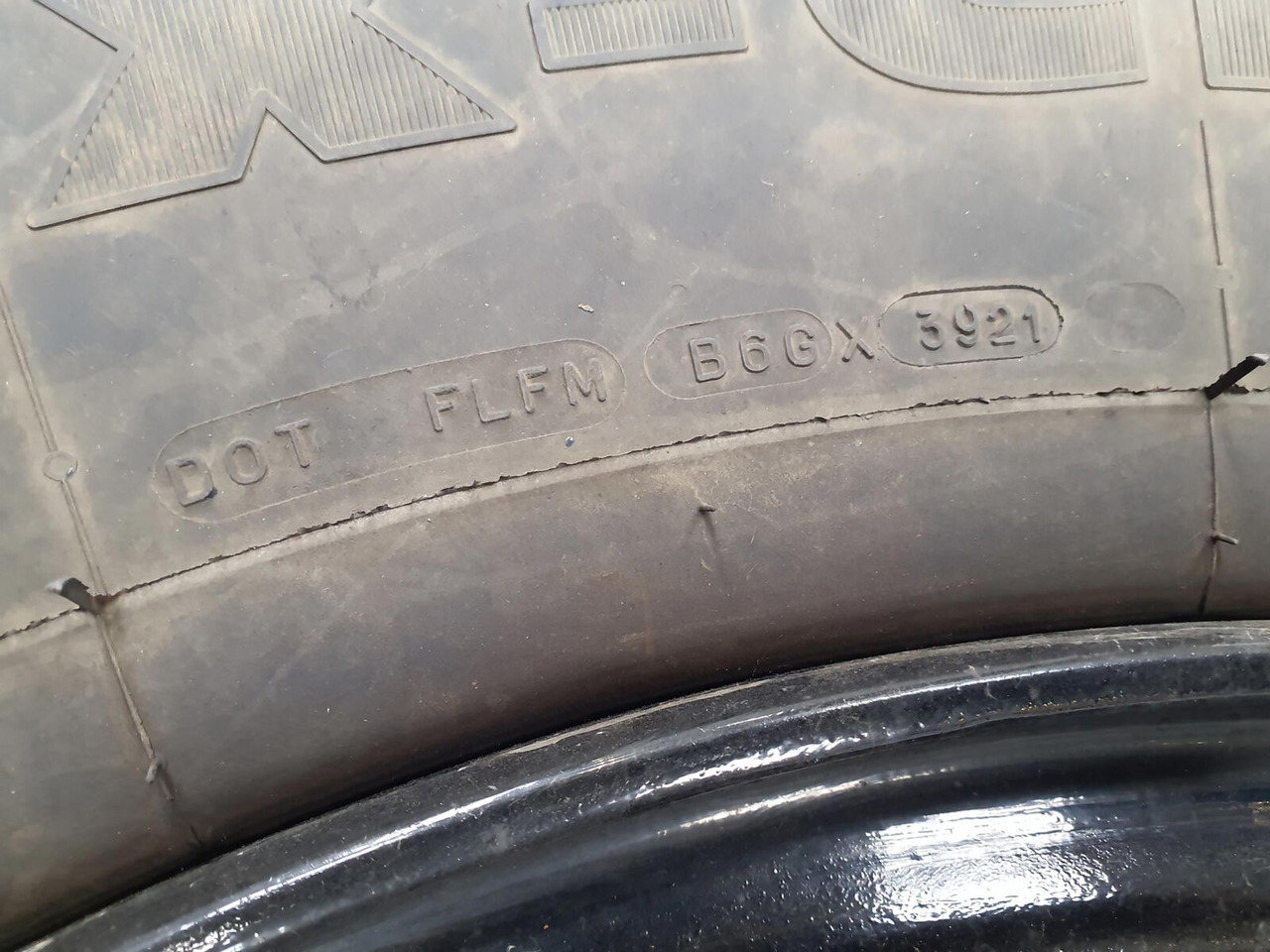 Liebherr Wheel 445/95R25 10 12 1p - Wheel and tire package for Crane: picture 3 Liebherr Wheel 445/95R25 10 12 1p - Wheel and tire package for Crane: picture 3