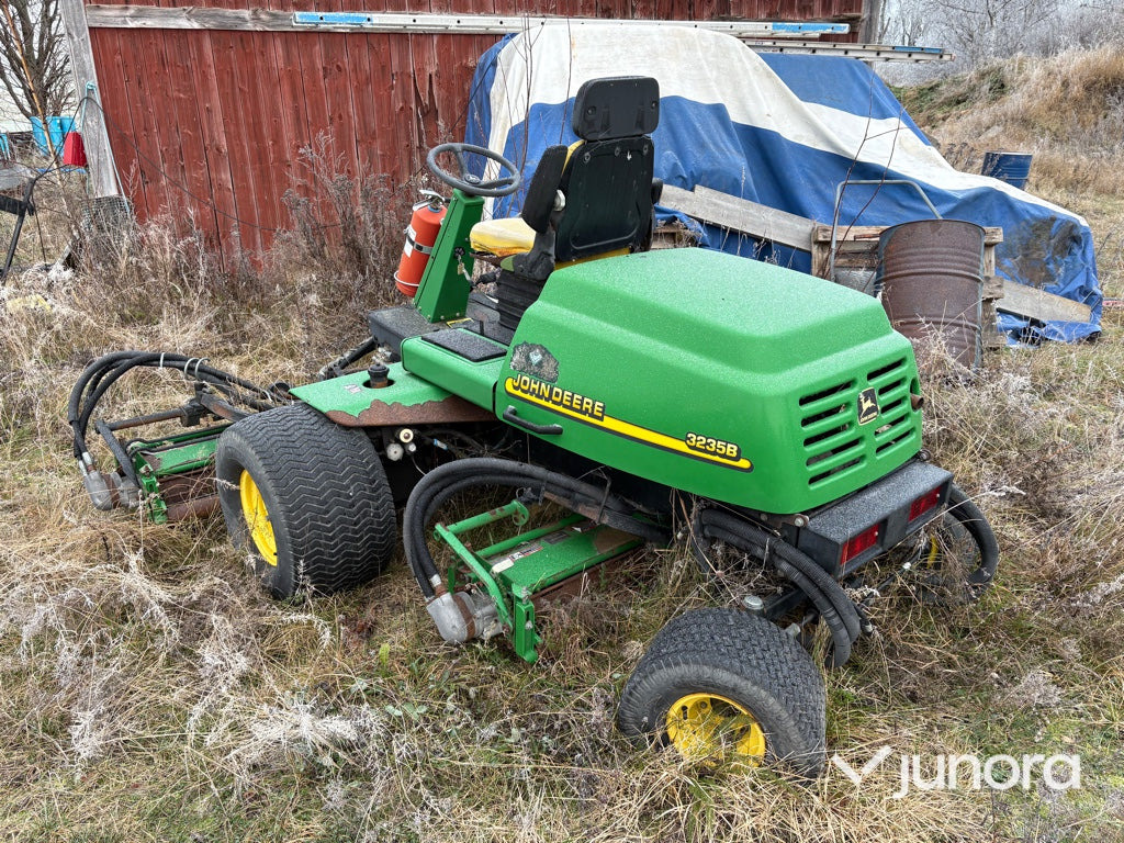 Gräsklippare - John Deere 3235B - Garden mower: picture 4 Gräsklippare - John Deere 3235B - Garden mower: picture 4