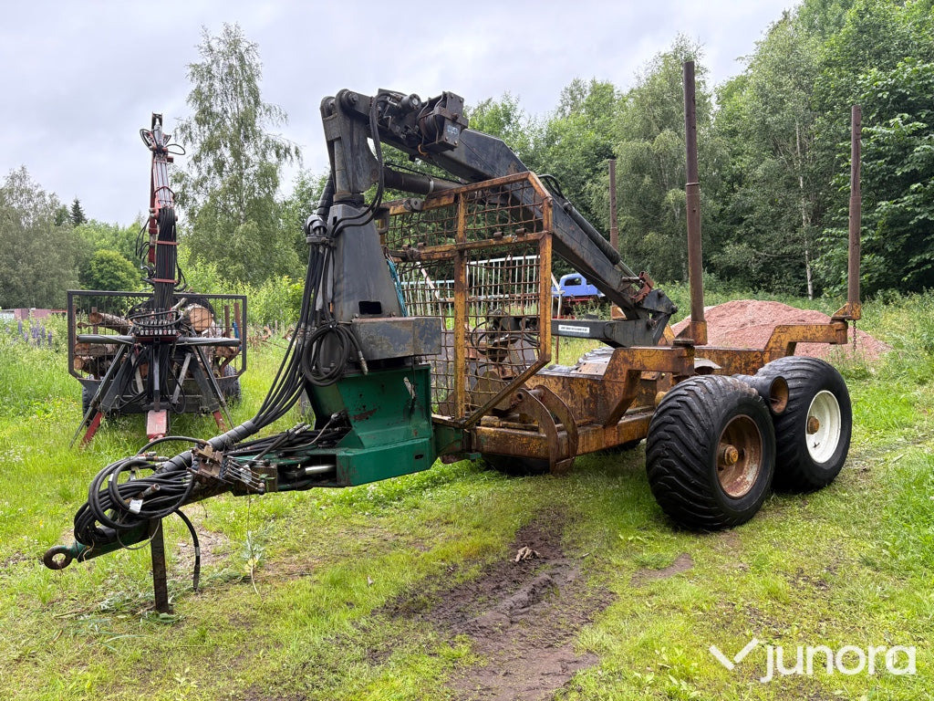 Skogsvagn med kran - Forestry trailer: picture 1 Skogsvagn med kran - Forestry trailer: picture 1