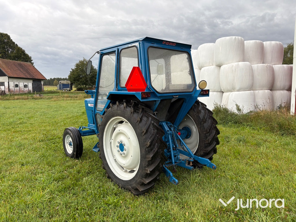 Traktor Ford 4000 - Farm tractor: picture 3 Traktor Ford 4000 - Farm tractor: picture 3