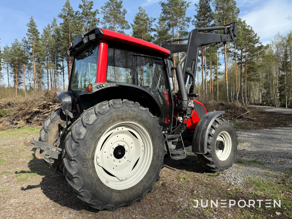 Valtra N101 - Farm tractor: picture 3 Valtra N101 - Farm tractor: picture 3