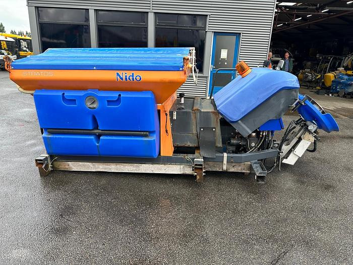 Nido Stratos B20-24 VCLN-490 - Sand/ Salt spreader: picture 1 Nido Stratos B20-24 VCLN-490 - Sand/ Salt spreader: picture 1