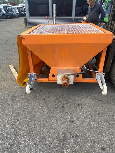 Rasco Junior 1.0 - Sand/ Salt spreader: picture 1 Rasco Junior 1.0 - Sand/ Salt spreader: picture 1