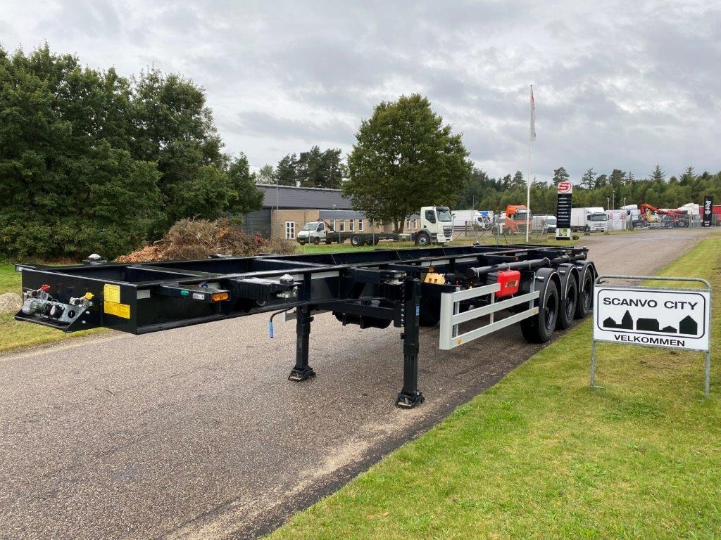 HRD 3-aks 20 + 30 ADR - Container transporter/ Swap body semi-trailer: picture 2 HRD 3-aks 20 + 30 ADR - Container transporter/ Swap body semi-trailer: picture 2