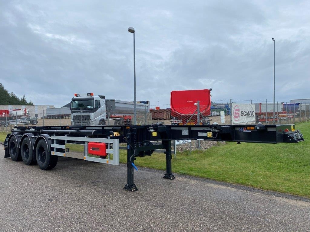 HRD 3-aks 20 + 30 ADR - Container transporter/ Swap body semi-trailer: picture 3 HRD 3-aks 20 + 30 ADR - Container transporter/ Swap body semi-trailer: picture 3