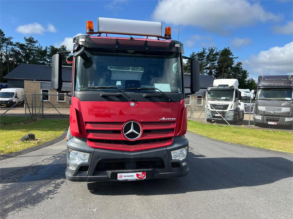 Mercedes-Benz Antos 2543 - Skip loader truck: picture 5 Mercedes-Benz Antos 2543 - Skip loader truck: picture 5