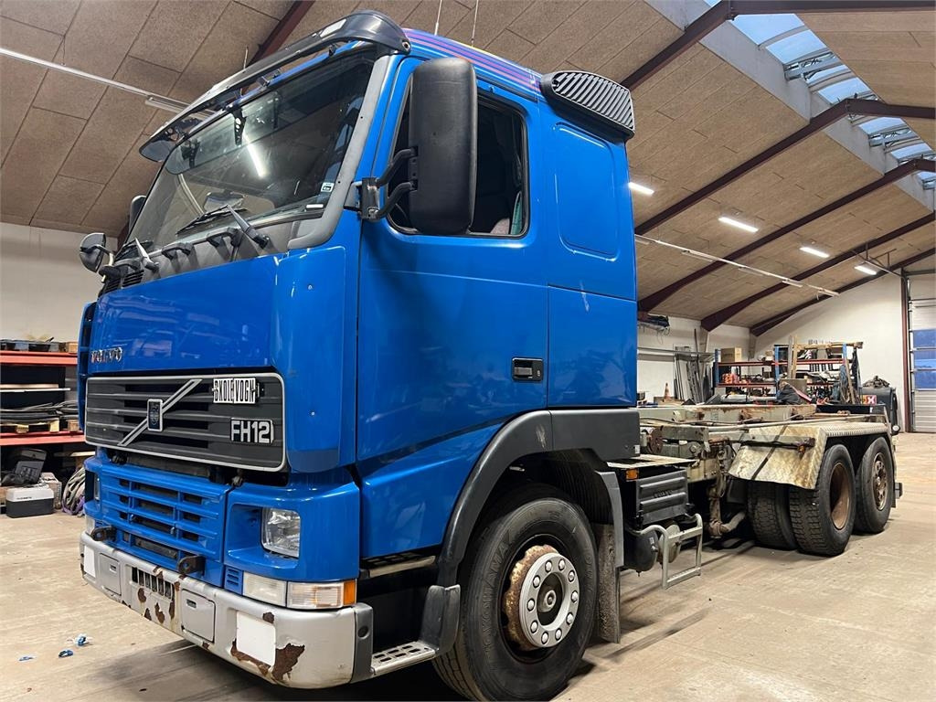 Volvo FH12-420 - Skip loader truck: picture 1 Volvo FH12-420 - Skip loader truck: picture 1