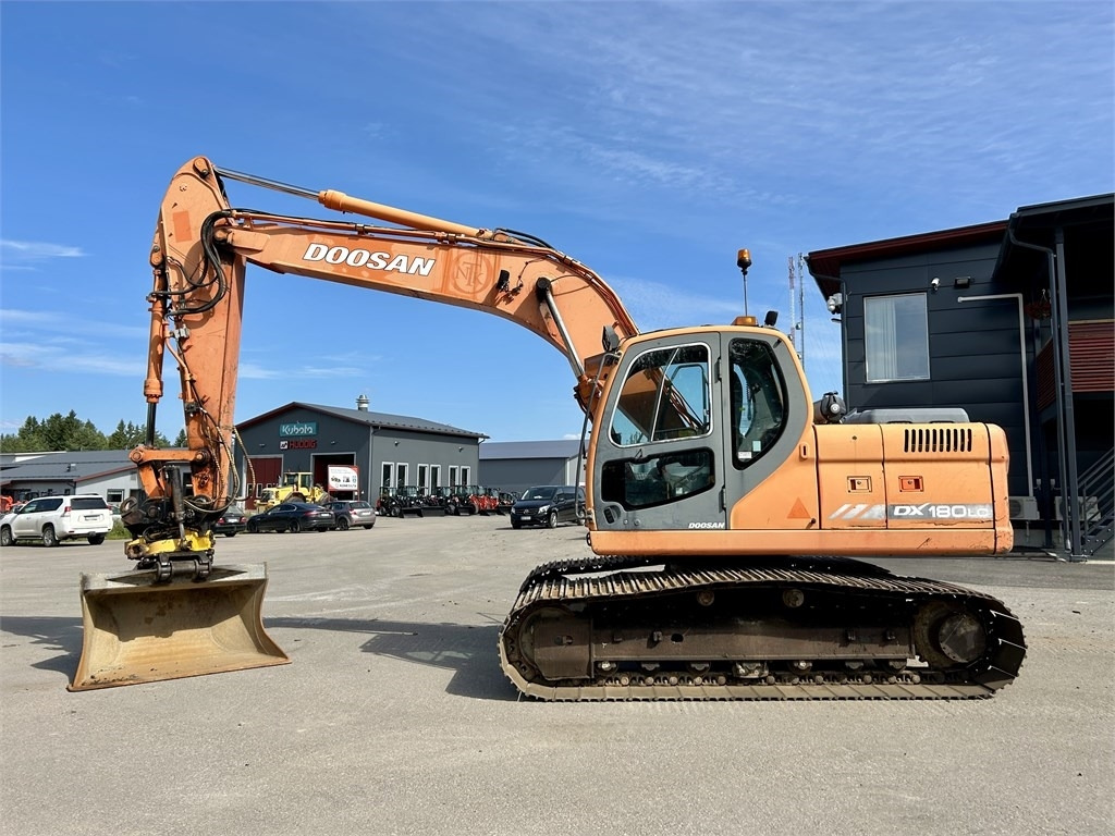 Doosan MYYTY! SOLD! DX180LC PYÖRITTÄJÄLLÄ - Crawler excavator: picture 1 Doosan MYYTY! SOLD! DX180LC PYÖRITTÄJÄLLÄ - Crawler excavator: picture 1