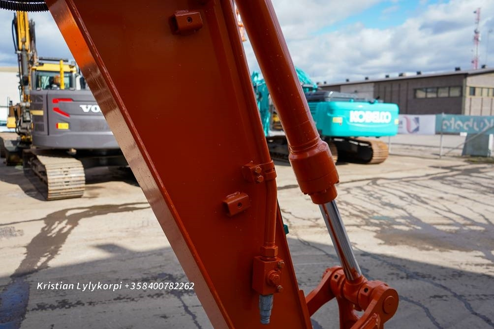 Crawler excavator Hitachi ZX130LCN-7 VÄHÄN AJETTU: picture 19