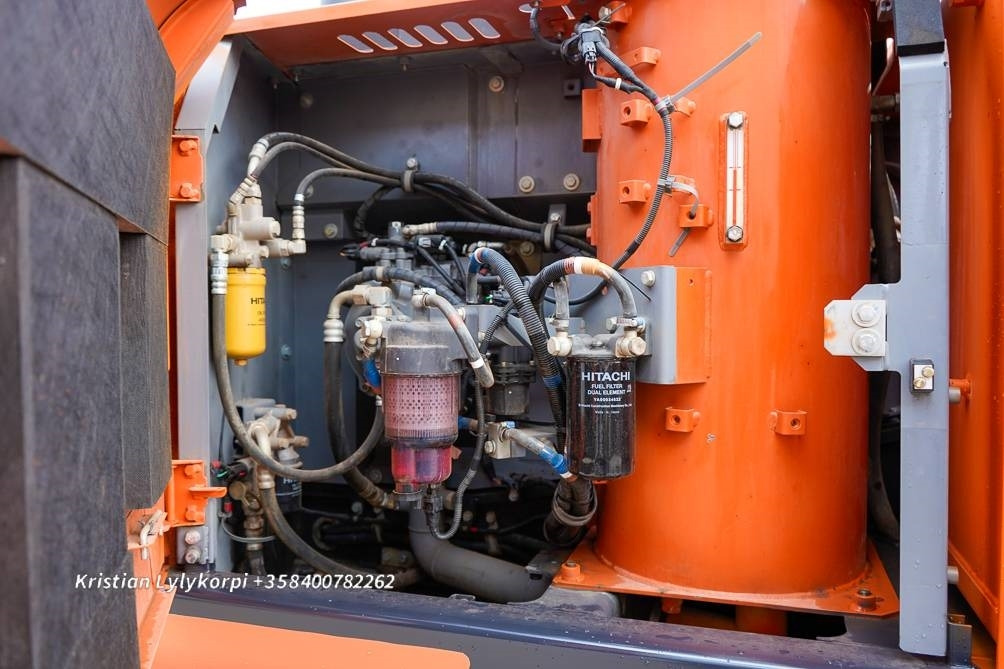 Crawler excavator Hitachi ZX130LCN-7 VÄHÄN AJETTU: picture 18