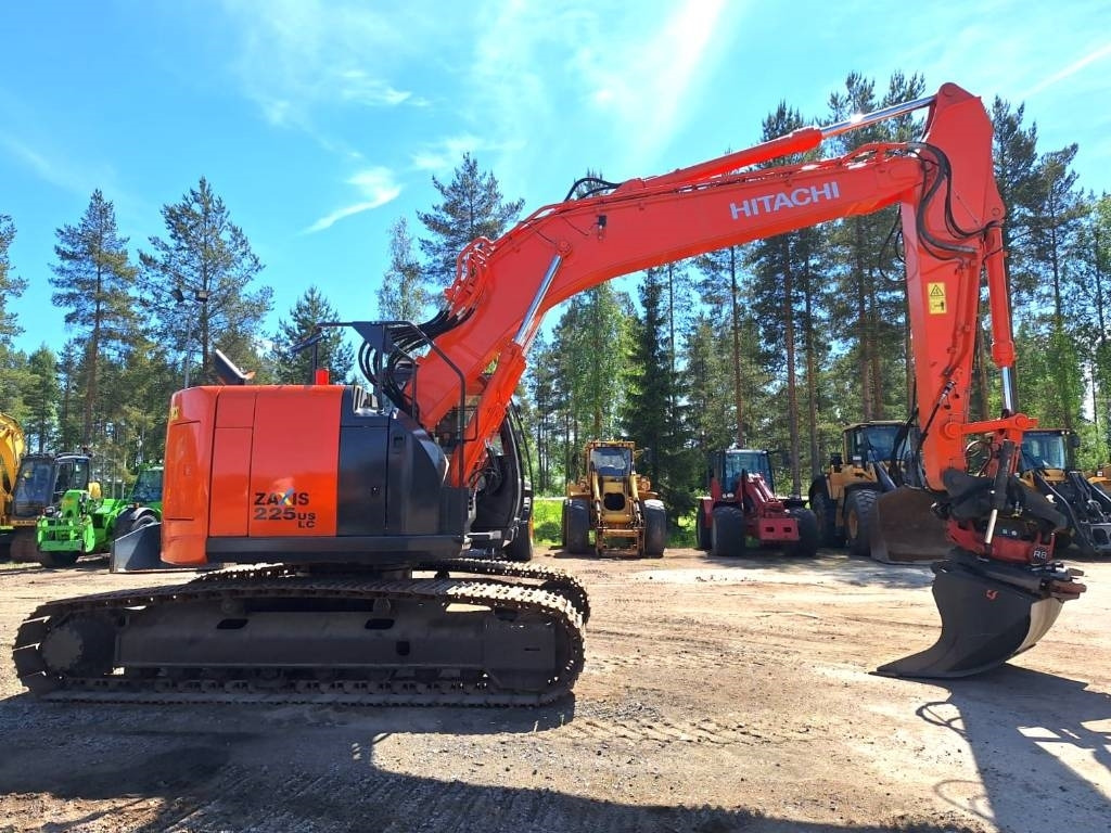 Hitachi ZX225USLC-5 PYÖRITTÄJÄ+PIHDIT YM. - Crawler excavator: picture 5 Hitachi ZX225USLC-5 PYÖRITTÄJÄ+PIHDIT YM. - Crawler excavator: picture 5
