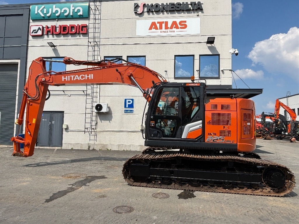 Hitachi ZX225USLC-7 - Crawler excavator: picture 1 Hitachi ZX225USLC-7 - Crawler excavator: picture 1