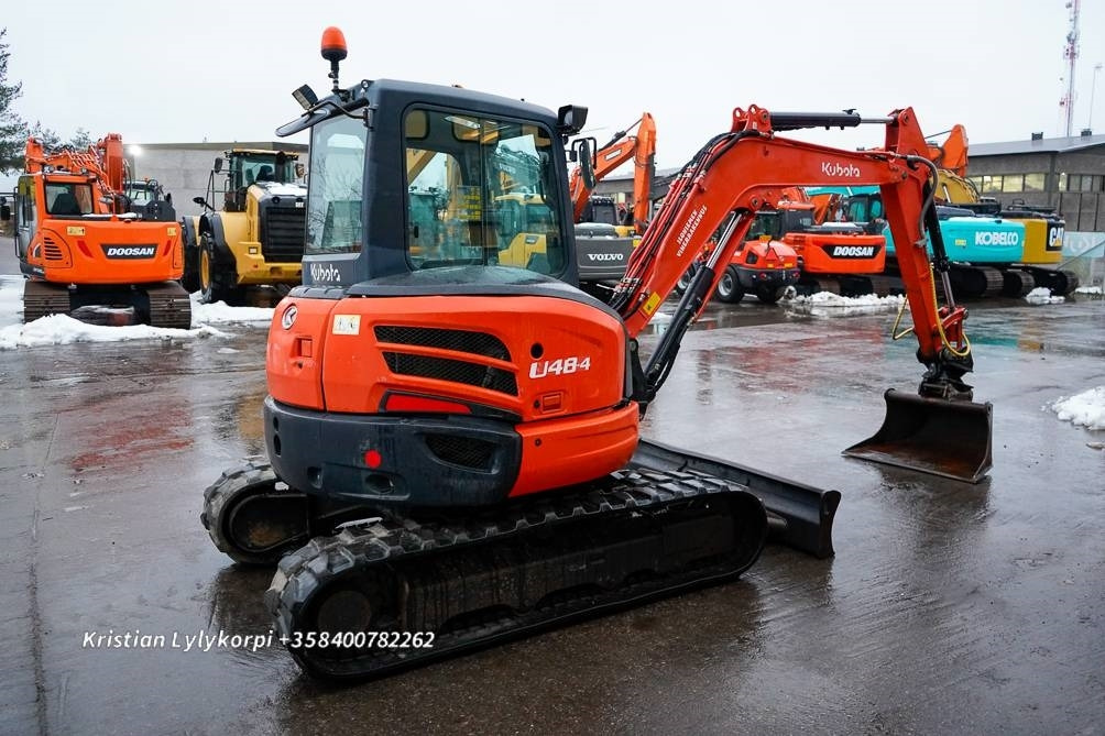 Mini excavator Kubota U48-4 kallistajalla: picture 6