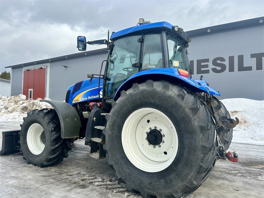 New Holland TG285 - Farm tractor: picture 3 New Holland TG285 - Farm tractor: picture 3