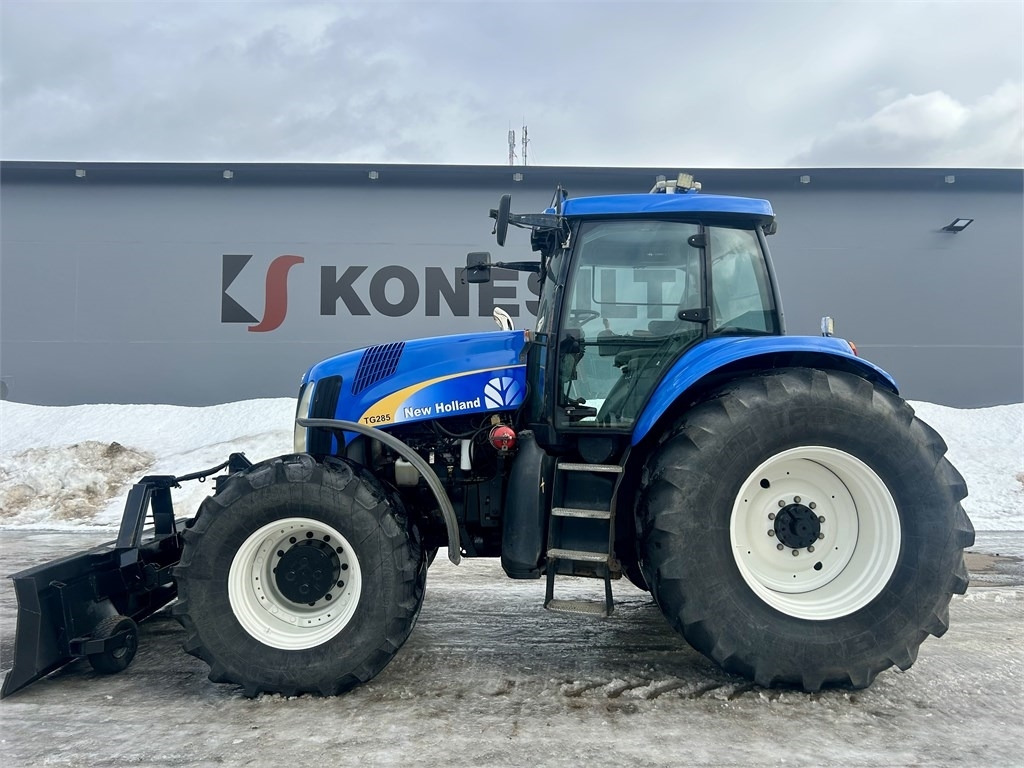 New Holland TG285 - Farm tractor: picture 2 New Holland TG285 - Farm tractor: picture 2