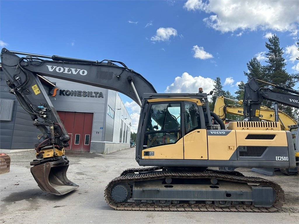 Volvo EC250DNL PYÖRITTÄJÄLLÄ - Crawler excavator: picture 1 Volvo EC250DNL PYÖRITTÄJÄLLÄ - Crawler excavator: picture 1