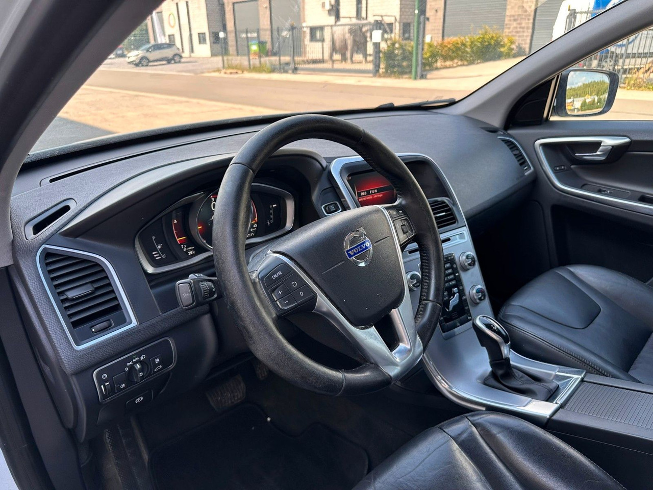 SUV Volvo XC60 D3. Automatik. Klima. Kamera. Volleder.: picture 11