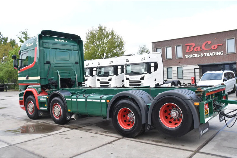 Scania R520 HL V8 8x2 - EURO 6 - MANUAL - RETARDER - WHEELBASE: 510 cm - 10 TONS FRONT AXLE - XENON - - Container transporter/ Swap body truck: picture 2 Scania R520 HL V8 8x2 - EURO 6 - MANUAL - RETARDER - WHEELBASE: 510 cm - 10 TONS FRONT AXLE - XENON - - Container transporter/ Swap body truck: picture 2