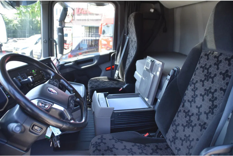 Scania R450 NGS 4x2 - RETARDER - ACC - 709 TKM - PARK. AIRCO - 4 POINT AIRSUSP. REAR - 2 x FUEL TANKS - LED LIGHTS - - Tractor unit: picture 5 Scania R450 NGS 4x2 - RETARDER - ACC - 709 TKM - PARK. AIRCO - 4 POINT AIRSUSP. REAR - 2 x FUEL TANKS - LED LIGHTS - - Tractor unit: picture 5