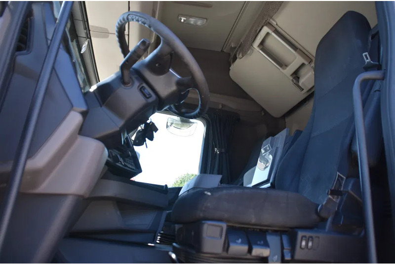 Scania R450 NGS 4x2NB - RETARDER - FULL AIR - HYDRAULIC SYSTEM - PARK. AIRCO - NAVI - 4 POINT AIR SUSP. REAR - - Tractor unit: picture 4 Scania R450 NGS 4x2NB - RETARDER - FULL AIR - HYDRAULIC SYSTEM - PARK. AIRCO - NAVI - 4 POINT AIR SUSP. REAR - - Tractor unit: picture 4