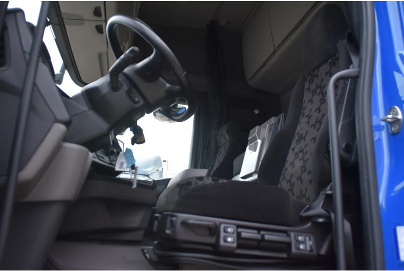 Scania R460 NGS 4x2 - SUPER - RETARDER - 324 TKM - PARK. AIRCO - ACC - NAVI - 2 x FUEL TANKS - TOP CONDITION - - Tractor unit: picture 4 Scania R460 NGS 4x2 - SUPER - RETARDER - 324 TKM - PARK. AIRCO - ACC - NAVI - 2 x FUEL TANKS - TOP CONDITION - - Tractor unit: picture 4