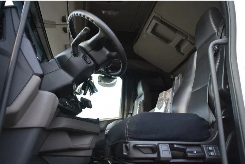 Scania S410 NGS 4x2EB MEGA 95 cm or 103 cm driving height - RETARDER - 793 TKM - FULL AIR - PARK. AIRCO - LEATHER SEATS - 2 x FUEL TANK - Tractor unit: picture 4 Scania S410 NGS 4x2EB MEGA 95 cm or 103 cm driving height - RETARDER - 793 TKM - FULL AIR - PARK. AIRCO - LEATHER SEATS - 2 x FUEL TANK - Tractor unit: picture 4