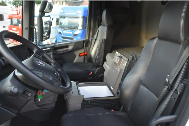 Scania S410 NGS 4x2EB MEGA 95 cm or 103 cm driving height - RETARDER - 793 TKM - FULL AIR - PARK. AIRCO - LEATHER SEATS - 2 x FUEL TANK - Tractor unit: picture 5 Scania S410 NGS 4x2EB MEGA 95 cm or 103 cm driving height - RETARDER - 793 TKM - FULL AIR - PARK. AIRCO - LEATHER SEATS - 2 x FUEL TANK - Tractor unit: picture 5