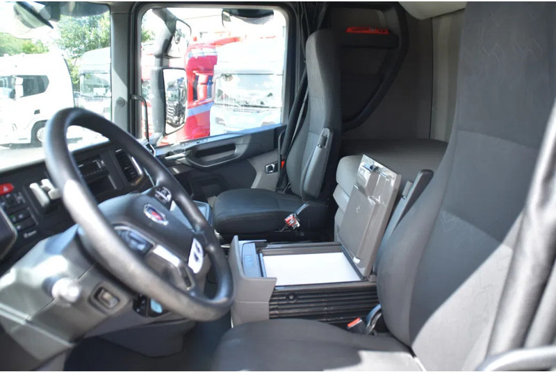 Scania S450 NGS 4x2NB - FULL AIR - 787 TKM - RETARDER - PARK. AIRCO - 2 x FUEL TANKS - TOP CONDITION - - Tractor unit: picture 5 Scania S450 NGS 4x2NB - FULL AIR - 787 TKM - RETARDER - PARK. AIRCO - 2 x FUEL TANKS - TOP CONDITION - - Tractor unit: picture 5