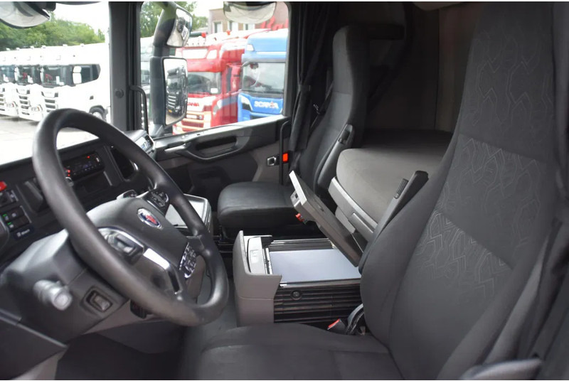 Scania S450 NGS 4x2NB - FULL AIR - RETARDER - ACC - PARK. AIRCO - 2 x FUEL TANKS - TOP CONDITION - - Tractor unit: picture 5 Scania S450 NGS 4x2NB - FULL AIR - RETARDER - ACC - PARK. AIRCO - 2 x FUEL TANKS - TOP CONDITION - - Tractor unit: picture 5