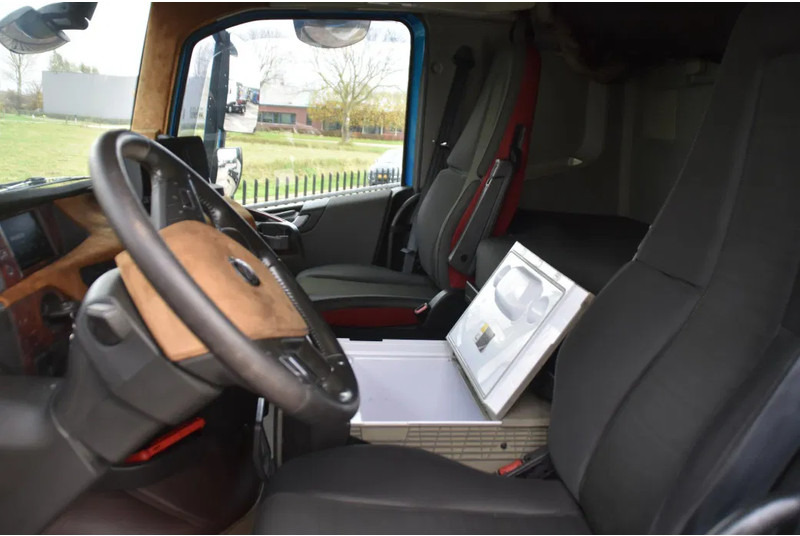 Volvo FH 540 Globe 6x2/4 - 633 TKM - HYDRAULICS - PTO - 2 BEDS - XENON - GOOD CONDITION - - Tractor unit: picture 5 Volvo FH 540 Globe 6x2/4 - 633 TKM - HYDRAULICS - PTO - 2 BEDS - XENON - GOOD CONDITION - - Tractor unit: picture 5