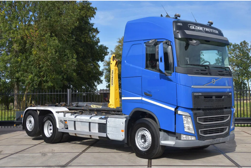 Volvo FH 460 6x2*4 - PALFINGER HOOKLIFT - 841 TKM - PARK. AIRCO - WHEELBASE: 480 CM - PTO - TOP CONDITION - - Hook lift truck: picture 2 Volvo FH 460 6x2*4 - PALFINGER HOOKLIFT - 841 TKM - PARK. AIRCO - WHEELBASE: 480 CM - PTO - TOP CONDITION - - Hook lift truck: picture 2