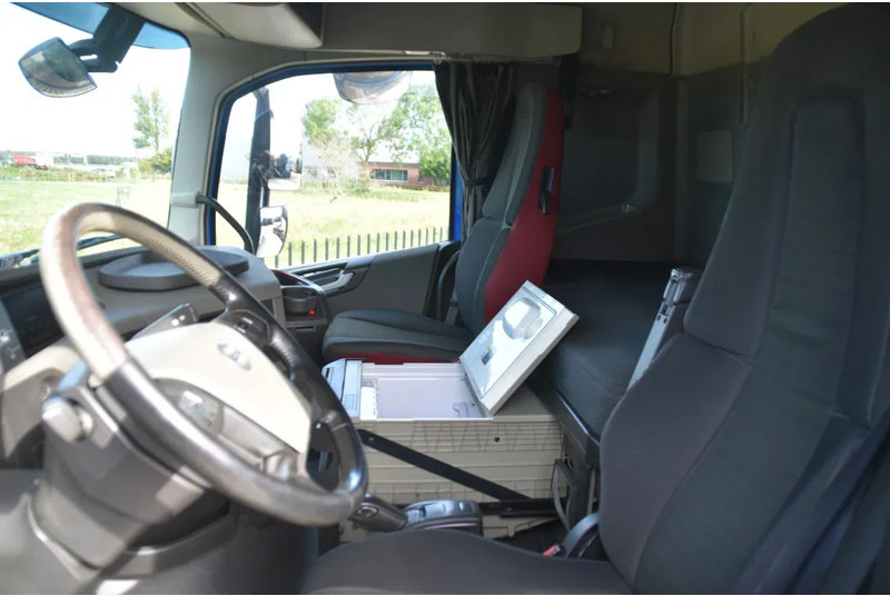 Volvo FH 460 6x2*4 - PALFINGER HOOKLIFT - 841 TKM - PARK. AIRCO - WHEELBASE: 480 CM - PTO - TOP CONDITION - - Hook lift truck: picture 5 Volvo FH 460 6x2*4 - PALFINGER HOOKLIFT - 841 TKM - PARK. AIRCO - WHEELBASE: 480 CM - PTO - TOP CONDITION - - Hook lift truck: picture 5