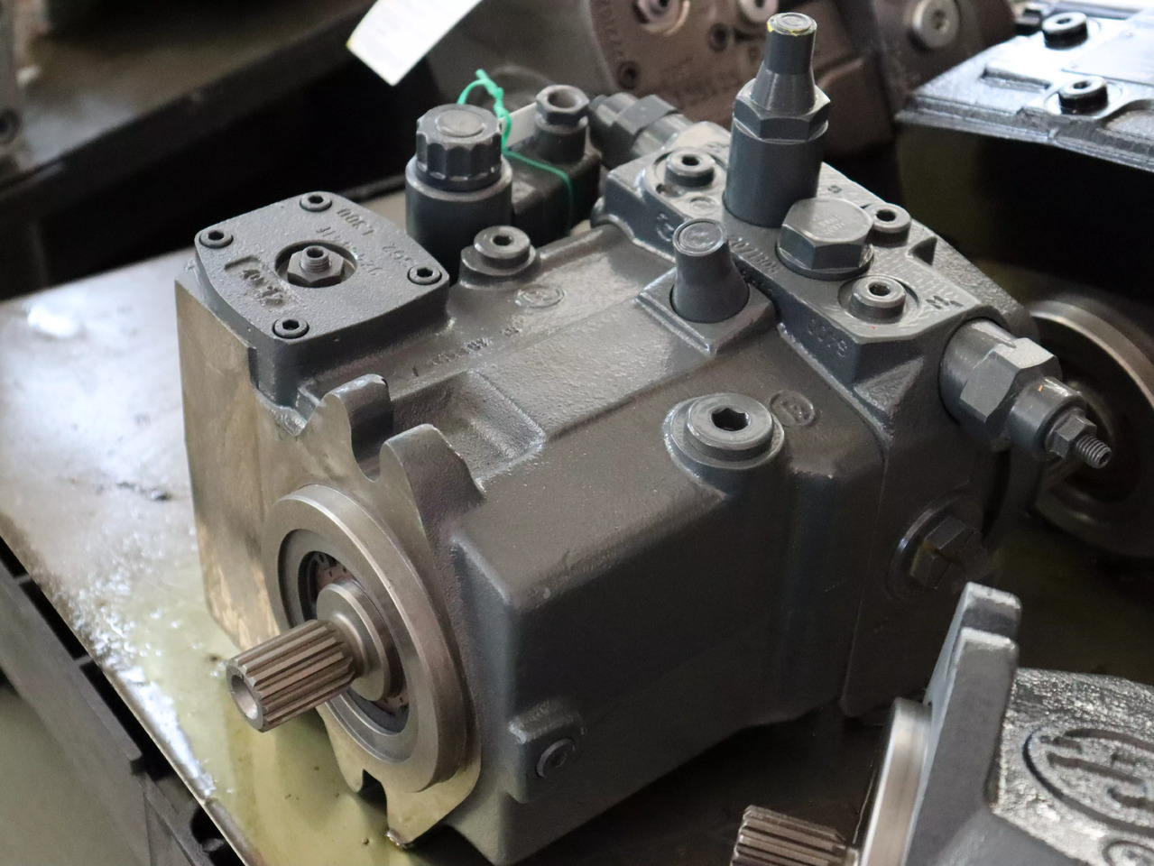 REXROTH A10VG45DA1D2/10R-NSC10F015SH - Hydraulic pump for Material handling equipment: picture 2 REXROTH A10VG45DA1D2/10R-NSC10F015SH - Hydraulic pump for Material handling equipment: picture 2