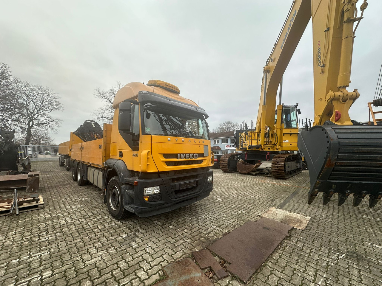 IVECO STRALIS 420 truck open box with TEREX loading crane 290.2E-A3 - Hook lift truck, Crane truck: picture 1 IVECO STRALIS 420 truck open box with TEREX loading crane 290.2E-A3 - Hook lift truck, Crane truck: picture 1