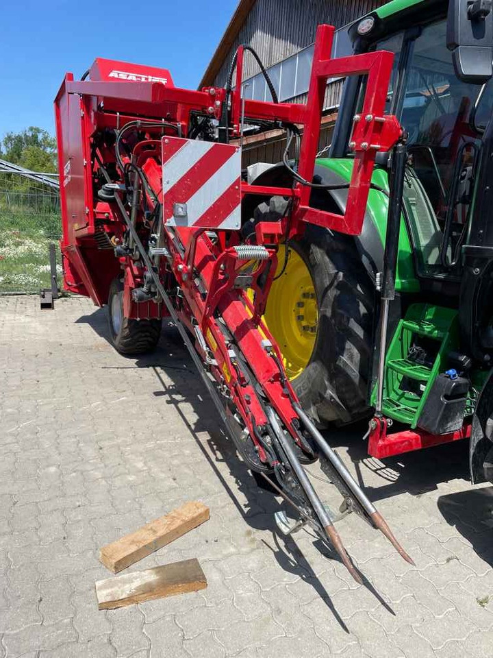 ASA-Lift Combi-1010C - Grape harvesting machine: picture 1 ASA-Lift Combi-1010C - Grape harvesting machine: picture 1