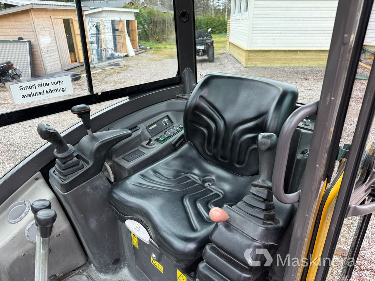 Crawler excavator Grävmaskin Volvo EC18C med redskap: picture 38