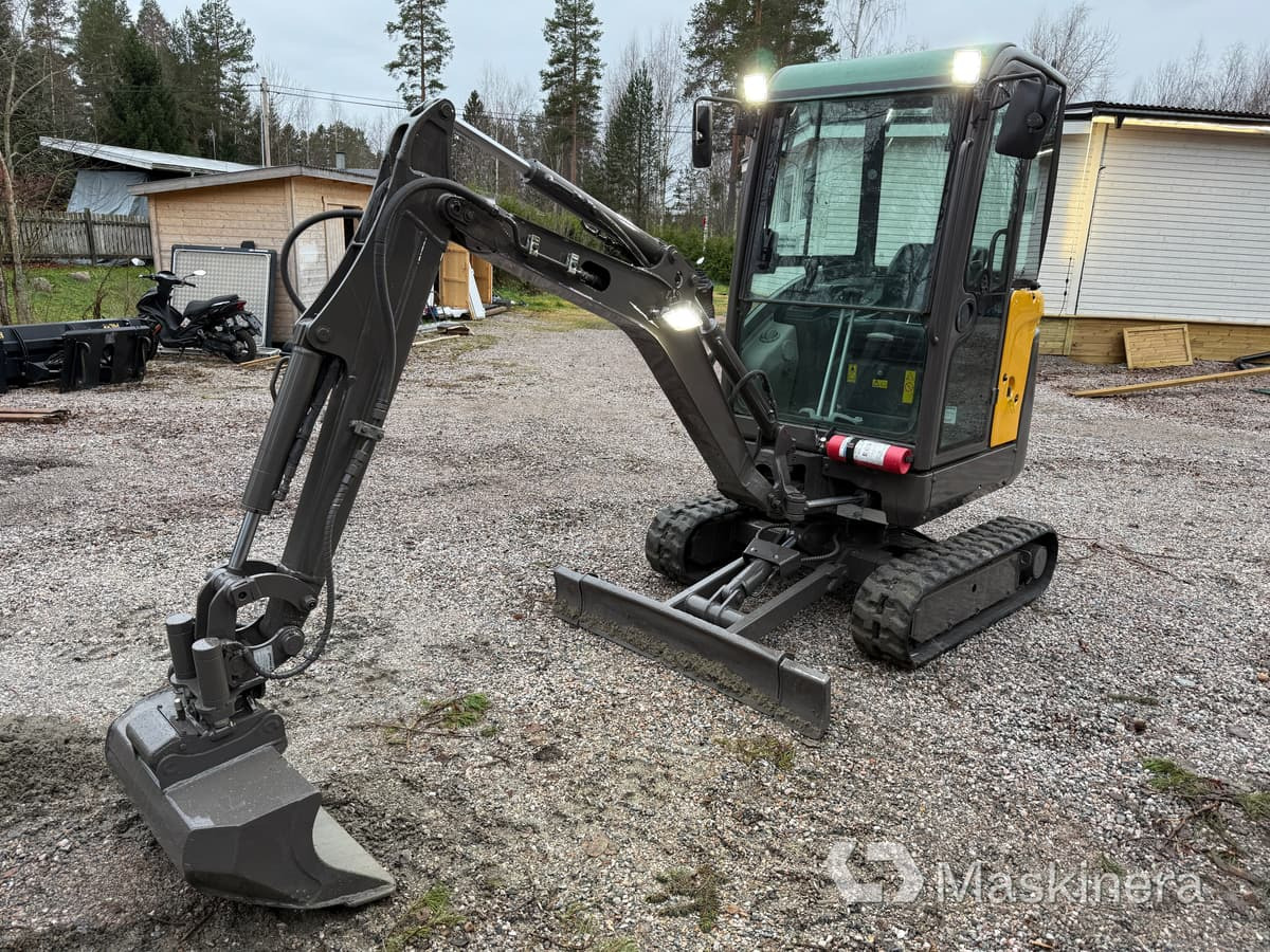 Grävmaskin Volvo EC18C med redskap - Crawler excavator: picture 1 Grävmaskin Volvo EC18C med redskap - Crawler excavator: picture 1