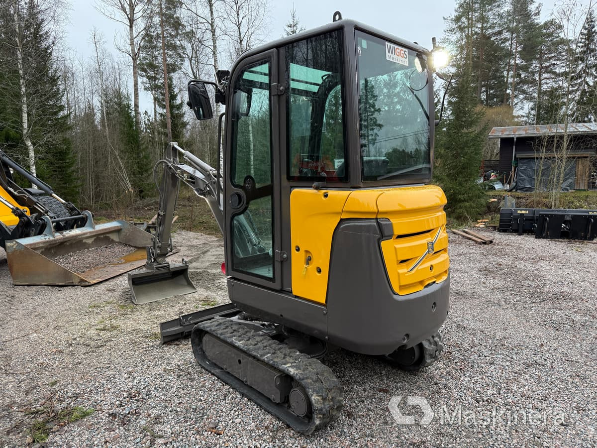 Crawler excavator Grävmaskin Volvo EC18C med redskap: picture 7