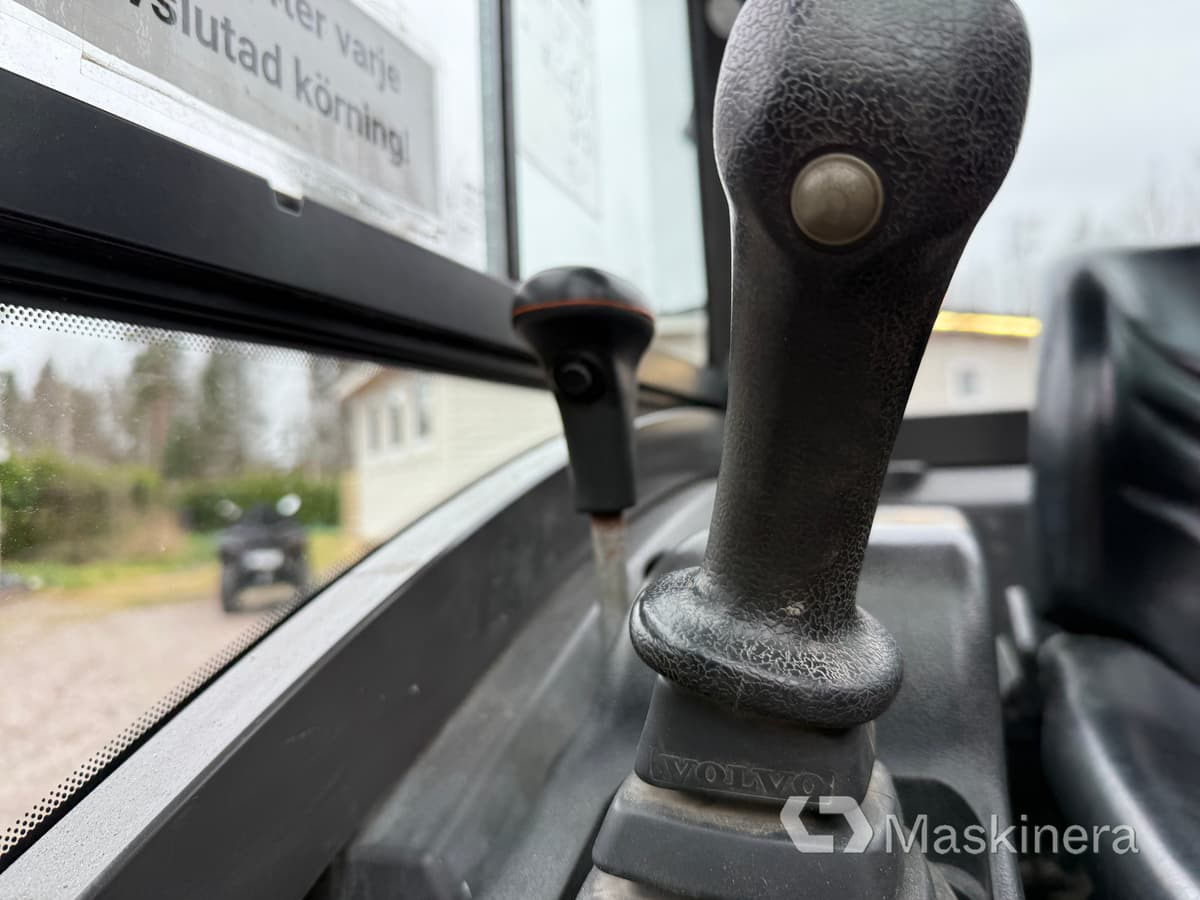 Crawler excavator Grävmaskin Volvo EC18C med redskap: picture 48