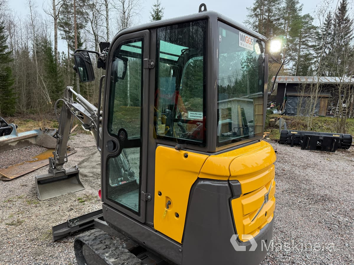 Crawler excavator Grävmaskin Volvo EC18C med redskap: picture 31