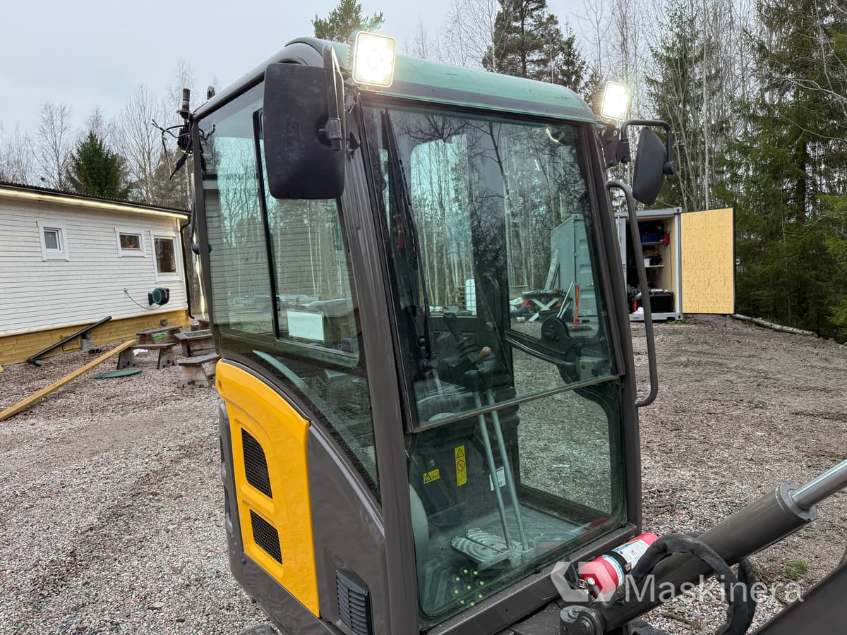 Crawler excavator Grävmaskin Volvo EC18C med redskap: picture 27