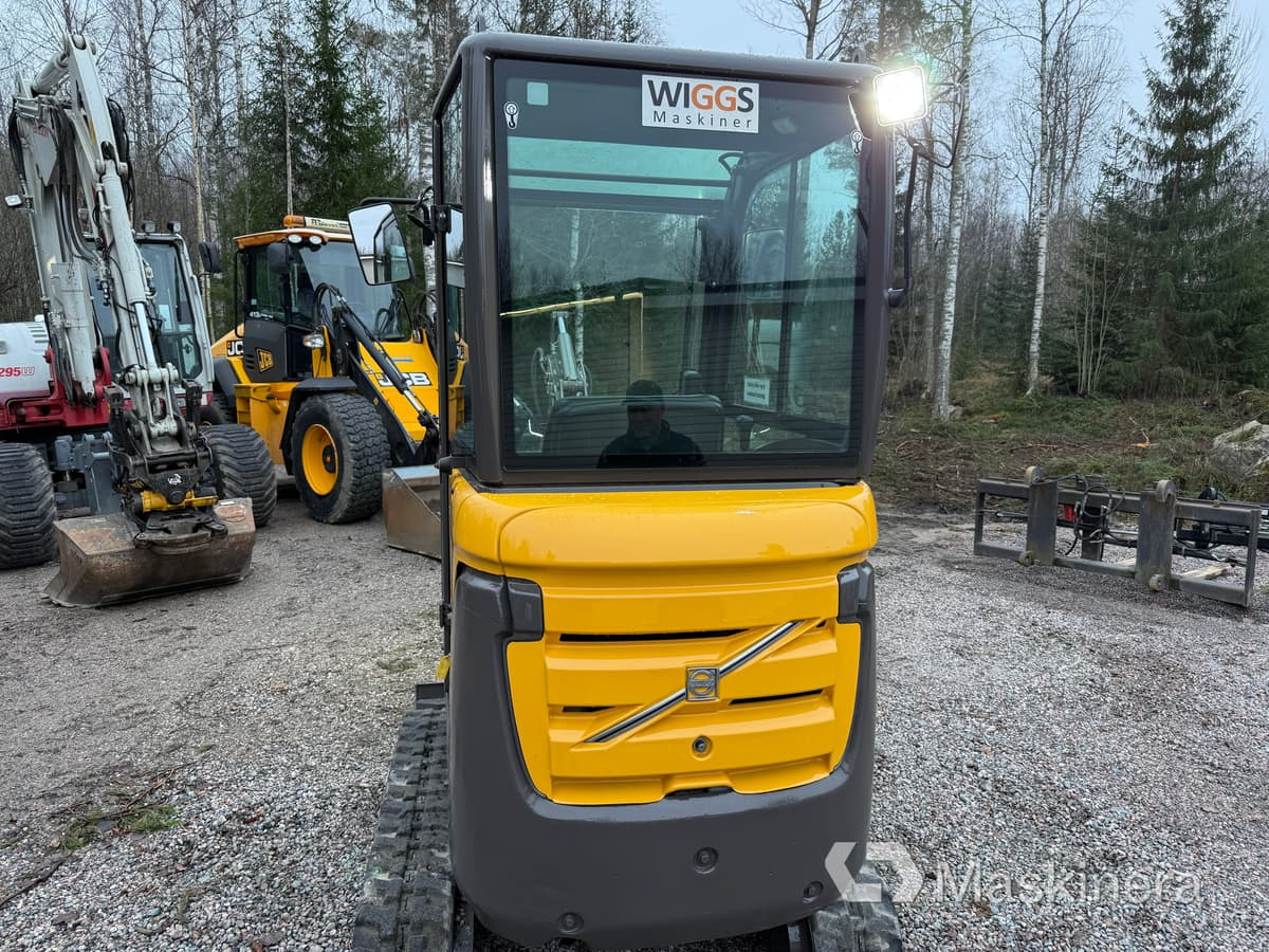 Crawler excavator Grävmaskin Volvo EC18C med redskap: picture 30