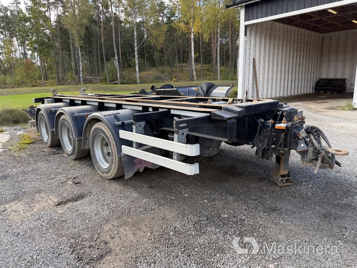 Lastväxlarkärra 3-axlad med tipp CMT Chojnice PT 12-20 - Other machinery: picture 3 Lastväxlarkärra 3-axlad med tipp CMT Chojnice PT 12-20 - Other machinery: picture 3
