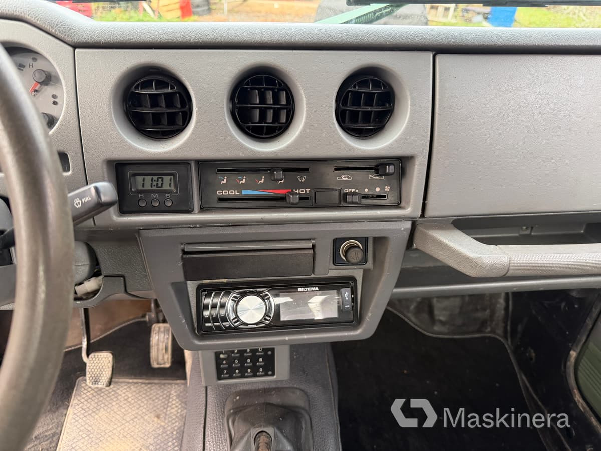 Small van Pickup Suzuki Samurai 1.9TD 4WD: picture 26 Small van Pickup Suzuki Samurai 1.9TD 4WD: picture 26