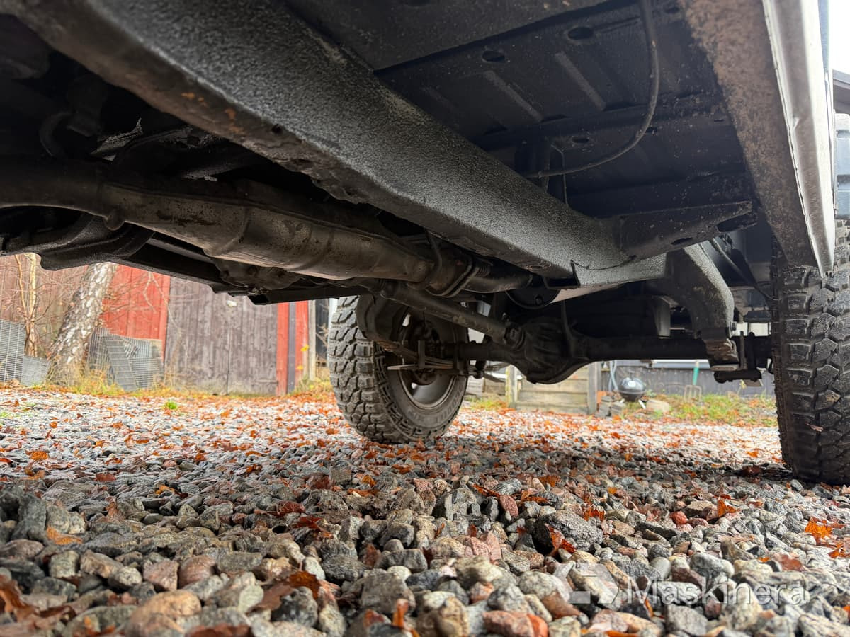 Small van Pickup Suzuki Samurai 1.9TD 4WD: picture 39 Small van Pickup Suzuki Samurai 1.9TD 4WD: picture 39