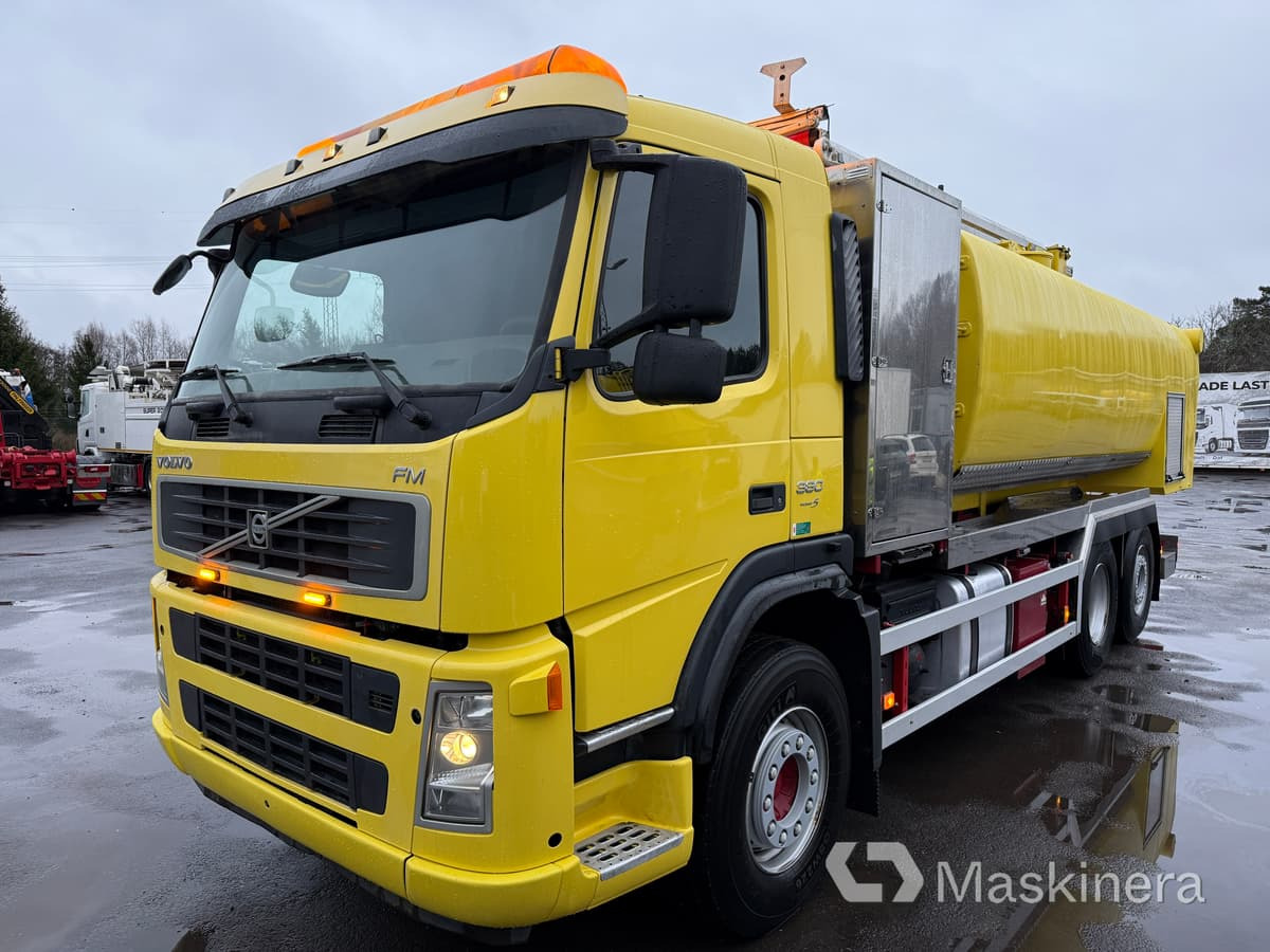 Slamsug / Spolbil med kran Volvo FM 380 6X2 - Vacuum truck: picture 1 Slamsug / Spolbil med kran Volvo FM 380 6X2 - Vacuum truck: picture 1