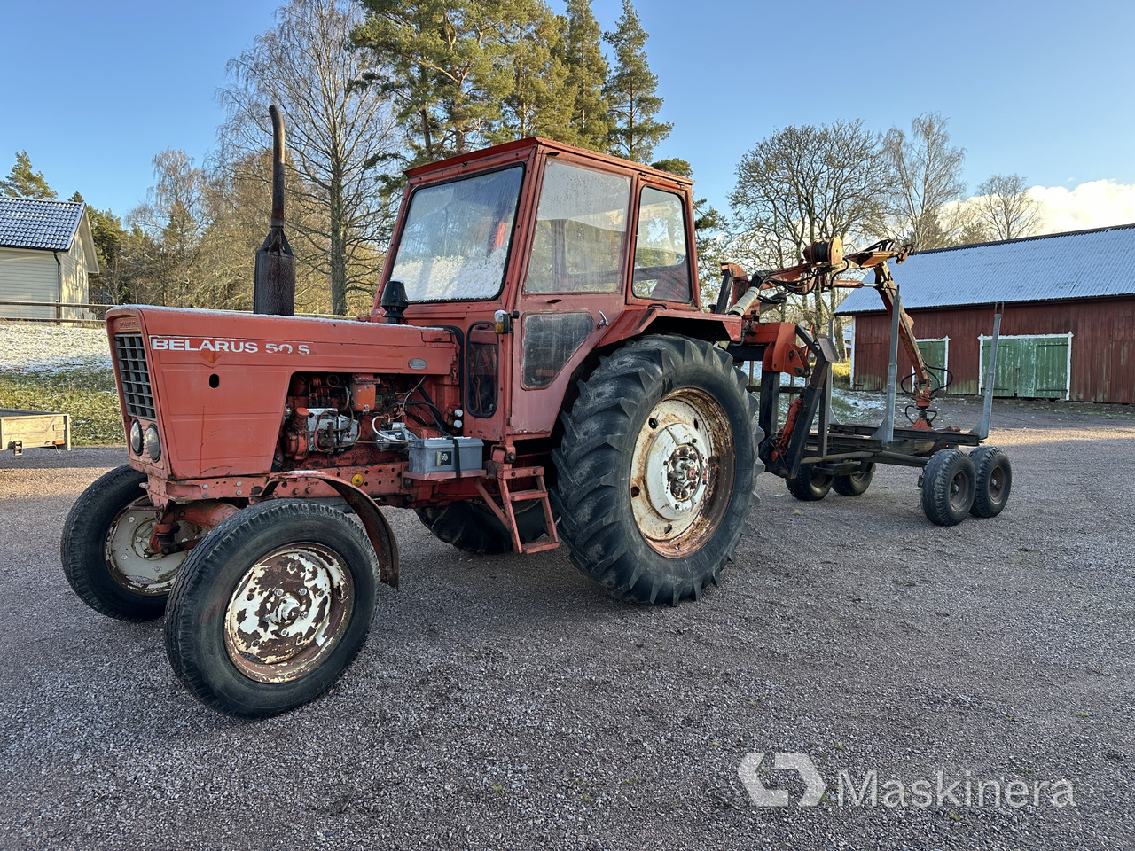 Traktor Belarus 50S med skogsvagn och lastare - Farm tractor: picture 1 Traktor Belarus 50S med skogsvagn och lastare - Farm tractor: picture 1