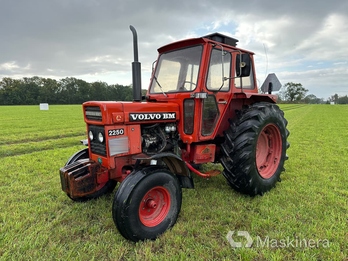 Volvo BM 2250 Traktor Volvo BM 2250 - Farm tractor: picture 1 Volvo BM 2250 Traktor Volvo BM 2250 - Farm tractor: picture 1