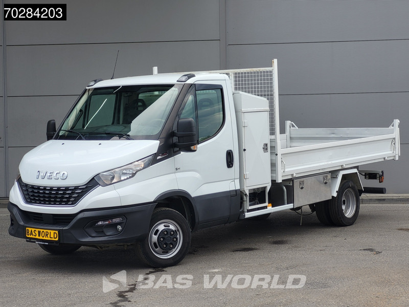 Iveco Daily 35C18 3.0L Automaat Kipper met Kist Dubbellucht 3,5t Trekhaak Cruise Euro6 Tipper Benne Kieper 2m3 Trekhaak Cruise control - Tipper van: picture 2 Iveco Daily 35C18 3.0L Automaat Kipper met Kist Dubbellucht 3,5t Trekhaak Cruise Euro6 Tipper Benne Kieper 2m3 Trekhaak Cruise control - Tipper van: picture 2