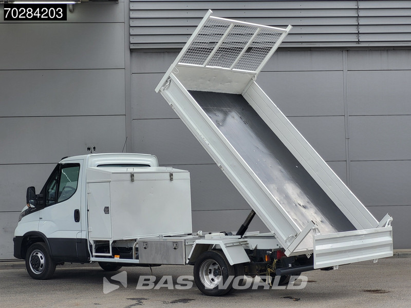 Iveco Daily 35C18 3.0L Automaat Kipper met Kist Dubbellucht 3,5t Trekhaak Cruise Euro6 Tipper Benne Kieper 2m3 Trekhaak Cruise control - Tipper van: picture 3 Iveco Daily 35C18 3.0L Automaat Kipper met Kist Dubbellucht 3,5t Trekhaak Cruise Euro6 Tipper Benne Kieper 2m3 Trekhaak Cruise control - Tipper van: picture 3